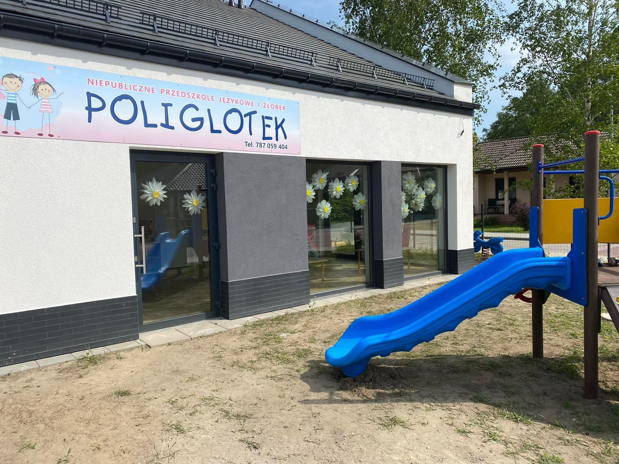 Budynek i plac zabaw Poliglotka — ul. Kameliowa 4, 72-003 Dobra